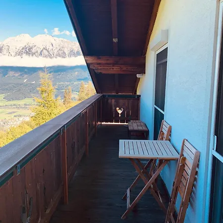 Mit Wundervollem Bergpanoramablick
